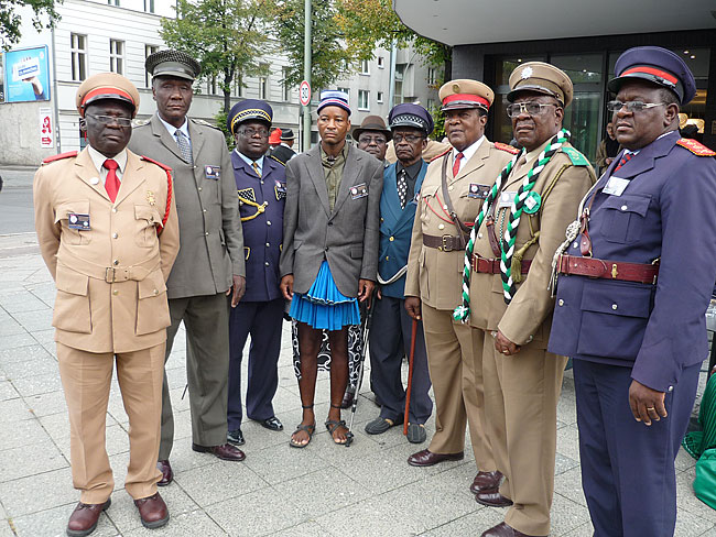 GERAUBTE ERINNERUNGEN, MAKABERE SCHÄTZE Foto von GERAUBTE ERINNERUNGEN, MAKABERE SCHÄTZE