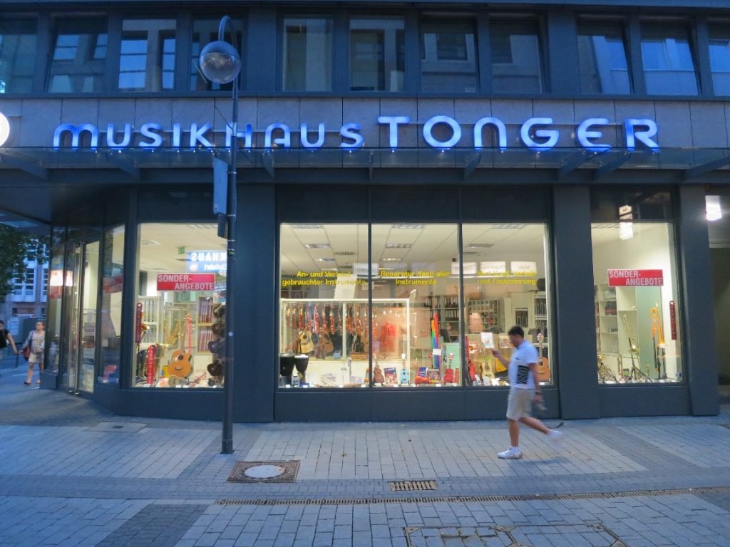 TONGER VOR DEM AUS? Foto von TONGER VOR DEM AUS?